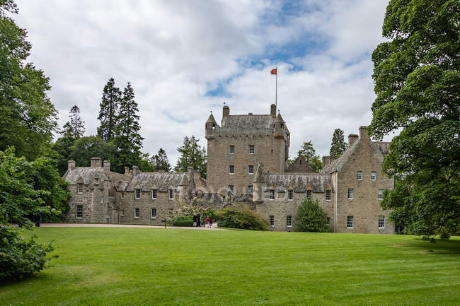 Regno Unito, Scozia, Highland, Nairn, Cawdor Castle vista dal giardino — Foto stock