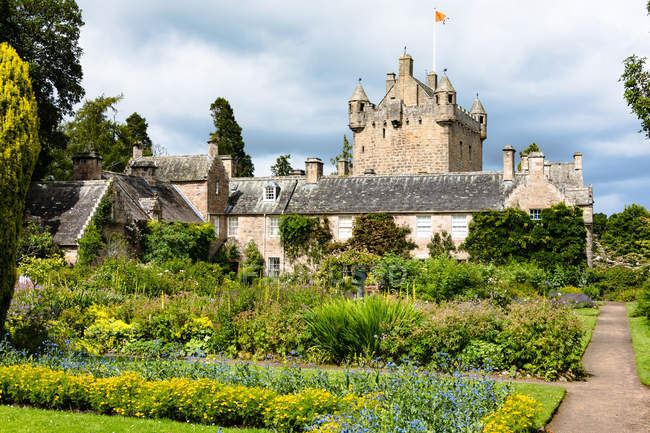 United Kingdom, Scotland, Highland, Nairn, gardens of Cawdor Castle — Stock Photo