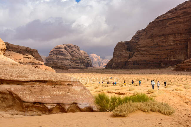 Jordan, Aqaba Gouvernement, Wadi Rum, Wadi Rum is a desert high plateau in South Jordan. It belongs to the UNESCO World Natural Heritage. It was known as the location of the film 