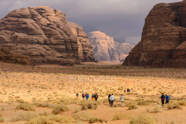 Giordania, Aqaba Gouvernement, Wadi Rum, Wadi Rum è un altopiano desertico nel sud della Giordania. Appartiene al patrimonio naturale mondiale dell'UNESCO. Era conosciuta come la location del film 