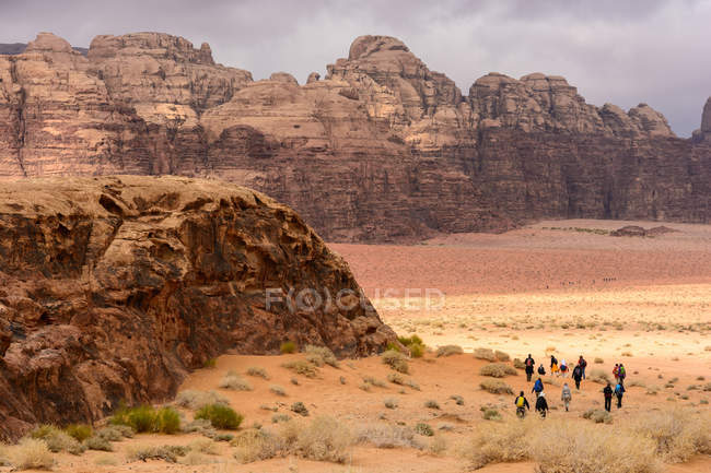 Jordan, Aqaba Gouvernement, Wadi Rum, Wadi Rum est un haut plateau du désert en Jordanie du Sud — Photo de stock