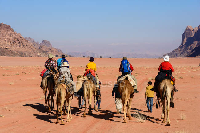 Jordan, Aqaba Gouvernement, Wadi Rum, Wadi Rum est un haut plateau du désert en Jordanie du Sud. Elle appartient au patrimoine naturel mondial de l'UNESCO. Il était connu comme le lieu du film 