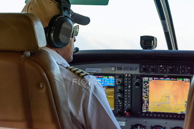 Pilot of small plane on sightseeing trip to Nazca, Nasca, Ica, Peru — Stock Photo