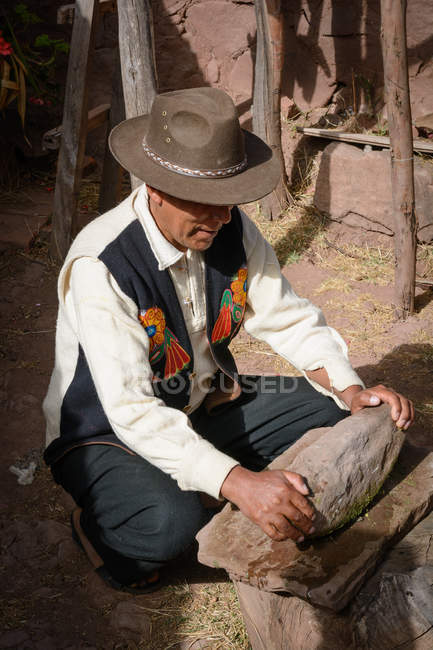 Perú, Puno, Fabricación de jabones - foto de stock