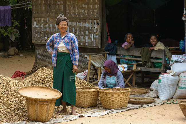 Myanmar (Birmânia), região de Mandalay, Taungtha, Taung Ba, província de Mandalay — Fotografia de Stock