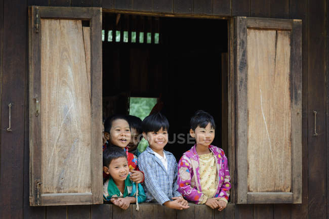 Myanmar (Birmania), Regione di Mandalay, Taungtha, Taung Ba, Provincia di Mandalay, Scuola elementare Taung Ba — Foto stock
