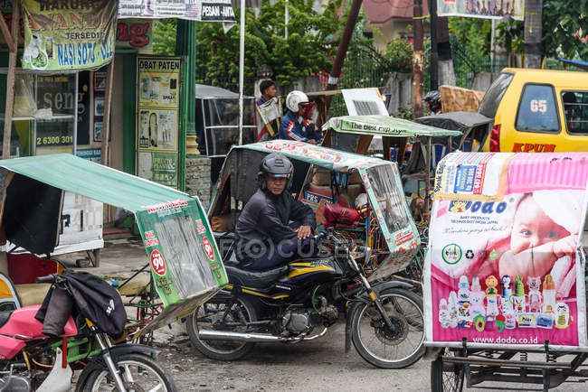 Indonesia, Sumatera Utara, Kabul Langkat, man on motorcycle at street — Stock Photo