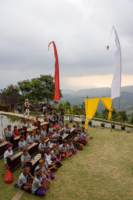 KABUL BULELENG, BALI, INDONESIA - 17 AGOSTO 2015: esecuzione dell'epica Ramayana da parte della scuola di danza locale — Foto stock
