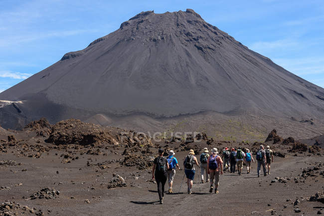 Cape Verde, Fogo, Santa Catarina, rear view of hikers on the way to volcano Fogo — Stock Photo