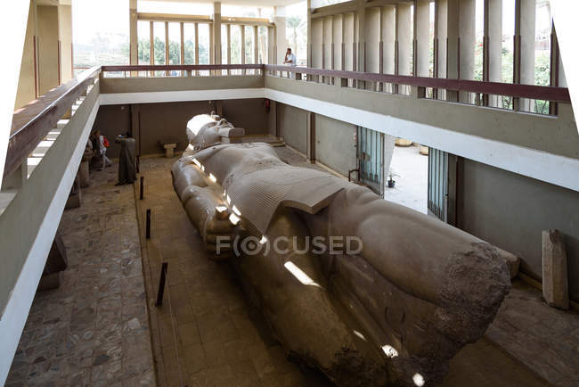 Égypte, gouvernorat du Caire, Memphis, statue colossale de Ramsès II — Photo de stock