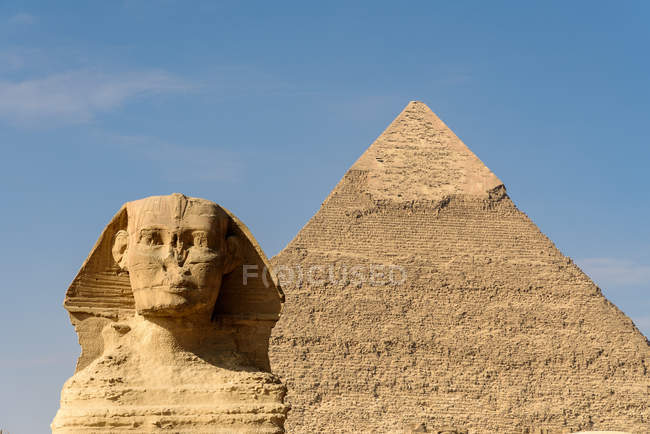 Egipto, Giza Gouvernement, Giza, La Pirámide de Giza y La Gran Esfinge - foto de stock