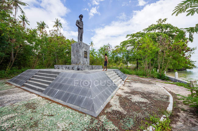 Indonesia, Maluku Utara, Kabul Pulau Morotai, Douglas MacArthur Memorial on Pulau Morotai on Northern Molikken — стокове фото