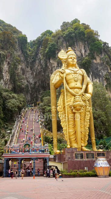 Malásia, Selangor, Batu Caves, Estátua enorme na frente de Batu Caves — Fotografia de Stock