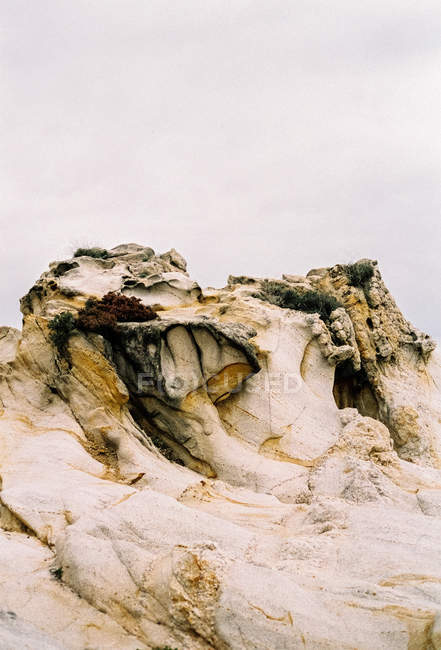 Греция, Македония Траки, Сарти, камень с тиснением природы, скалы по морю близ Сарти — стоковое фото
