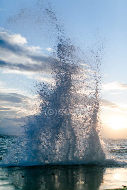 Greece, Attica, Paleo Faliro, Breaking Waves at the harbor in the evening light — Stock Photo