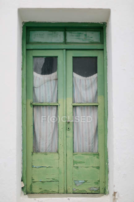 Греция, Makedonia Thraki, TheFelgos, винтажная дверь заброшенного дома — стоковое фото