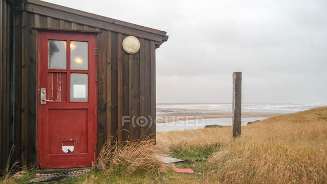 Islândia, Casa na costa marítima da península — Fotografia de Stock