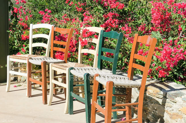 Greece, Crete, Chania, Chairs in Botanical Park — Stock Photo