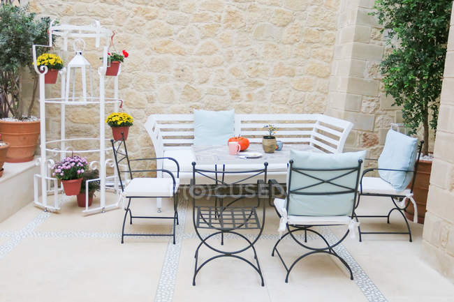 Greece, Crete, Chania, terrace of residential house in Chania — Stock Photo