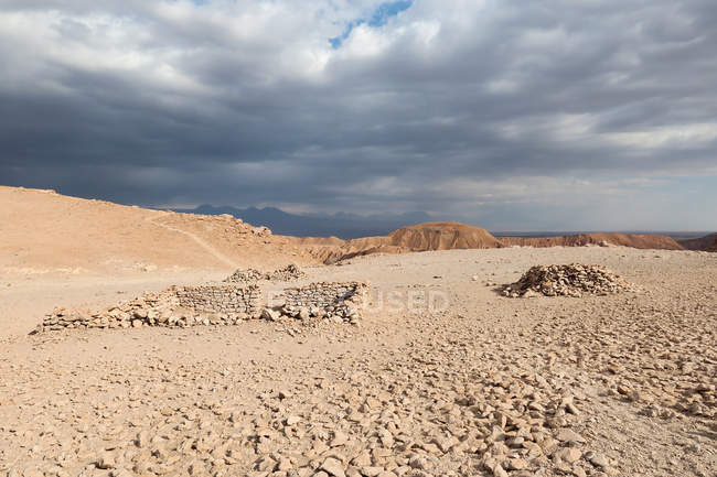 Chile, Regio de Antofagasta, San Pedro de Atacama, gray clouds above the Atacama desert — Stock Photo
