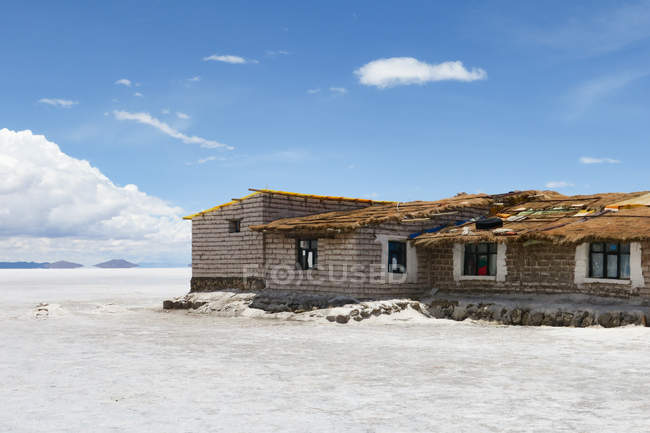 Bolivie, Departamento de Potos, Nor Lopez, maison dans le désert de sel Uyuni — Photo de stock