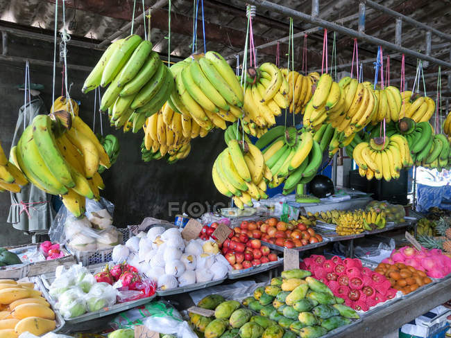 Tailândia, Chang Wat Phang-nga, Tambon Khuekkhak, mercado de frutas em Takuapa — Fotografia de Stock