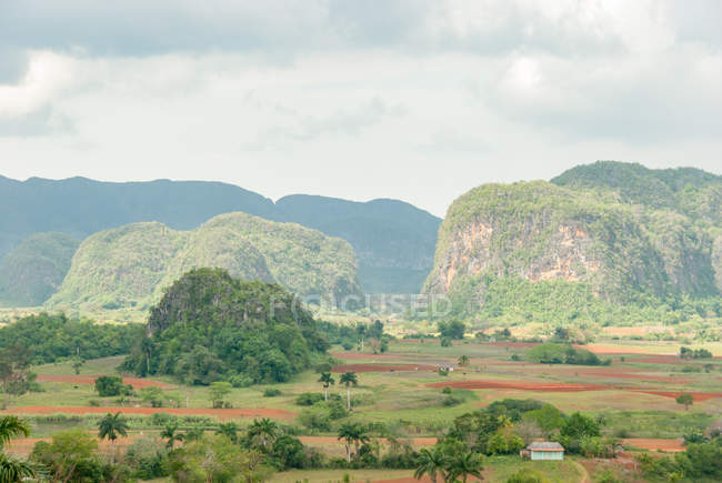 Cuba, Pinar del Rio, Vinales, view from the Hotel Los Jazmines to the Vinales Valley — Stock Photo
