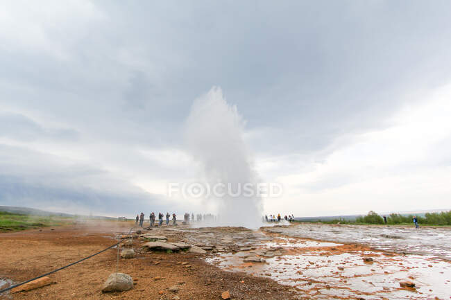Islândia, o maior geyser da Islândia - forças poderosas — Fotografia de Stock