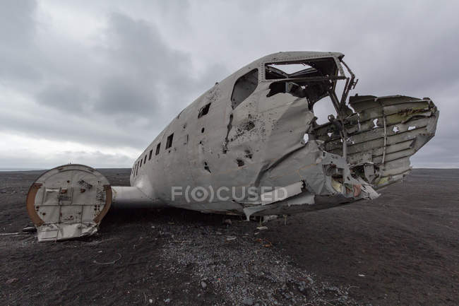 Solheimasandur Flugzeugwrack auf schwarzem Sand, Island — Stockfoto
