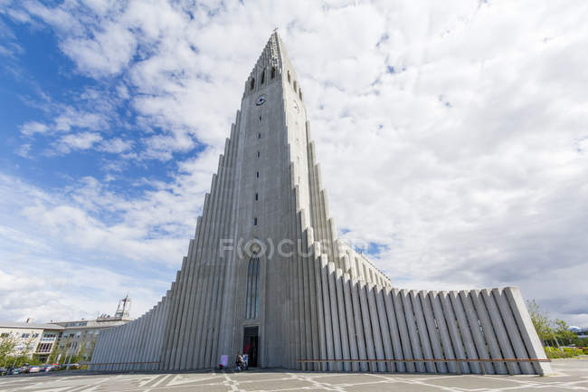Vista à distância do marco Islândia capital, Islândia — Fotografia de Stock