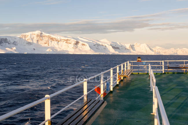 Antarctica, ferry on the way to south pole at  sunset — Stock Photo