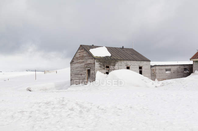 Antarctica, Ushuhaia, Distant view of Abandoned building on Deception Island — Stock Photo