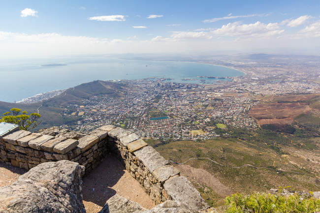 South Africa, Western Cape, Cape Town aerial view from Table Mountain National Park, cityscape by the ocean coast in sunshine — Stock Photo