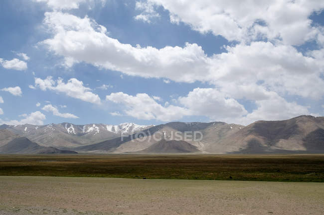 Tayikistán, Meseta Pamir, vista panorámica de las montañas - foto de stock