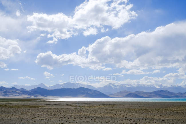 Tajikistan, The Karakol Lake scenic landscape in sunny day — Stock Photo