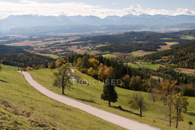 Veja em Magdalensberg com belas vistas no melhor tempo Áustria, Caríntia, Magdalensberg, — Fotografia de Stock