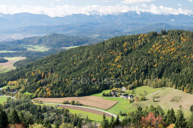 Vista panorâmica de Magdalensberg durante o dia, Caríntia, Áustria — Fotografia de Stock