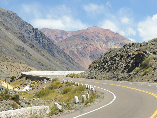 Argentina, Provincia de Mendoza, Paso Argentina-Chile, Montañas paisaje - foto de stock