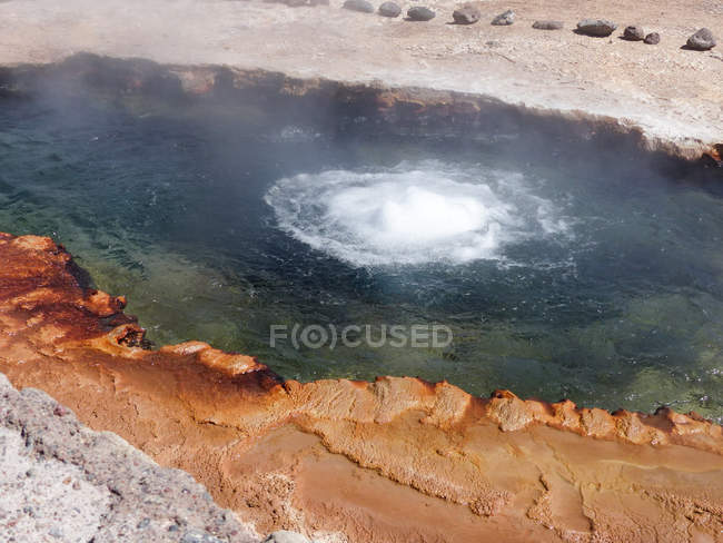 Cile, Regione di Antofagasta, El Loa, Geyser El Tatio, lago dei crateri — Foto stock