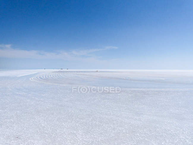 Bolivia, Departamento de Potosí, Provincia de Daniel Campos, Salar de Uyuni, Paisaje panorámico del desierto de sal - foto de stock
