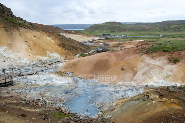 Islandia, zona geotérmica Solfataren Seltun en el lago Kleifarvatn - foto de stock