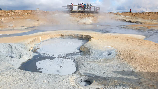 Iceland, Hverir (steam sources), Solfataren strong smell of sulfur and active volcanism — Stock Photo