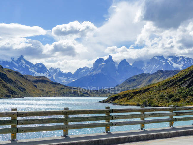 Chile, Magalhães e antártica chilena, Ultima Esperanza, Torres del Paine, vista da ponte à serra — Fotografia de Stock