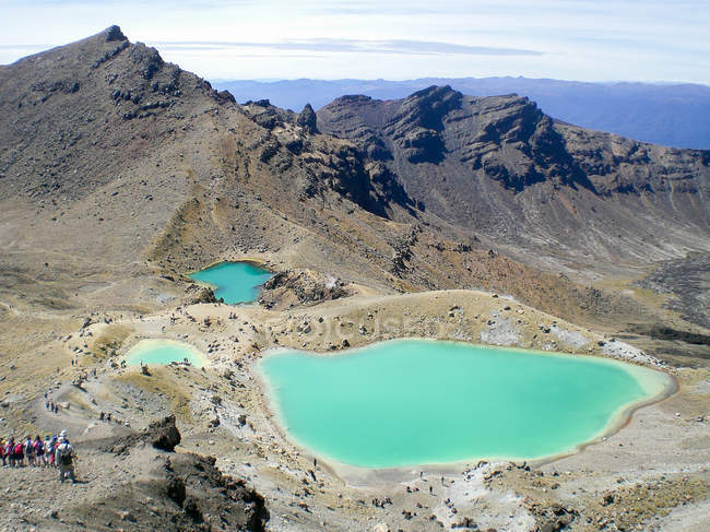 Nuova Zelanda, Manawatu-Wanganui, Parco Nazionale del Tongariro, Attraversamento alpino del Tongariro - veduta dei laghi sulfurei — Foto stock