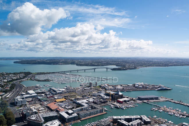 Нової Зеландії, Окленд, вид з вежі небо порт Окленд Сіті — стокове фото