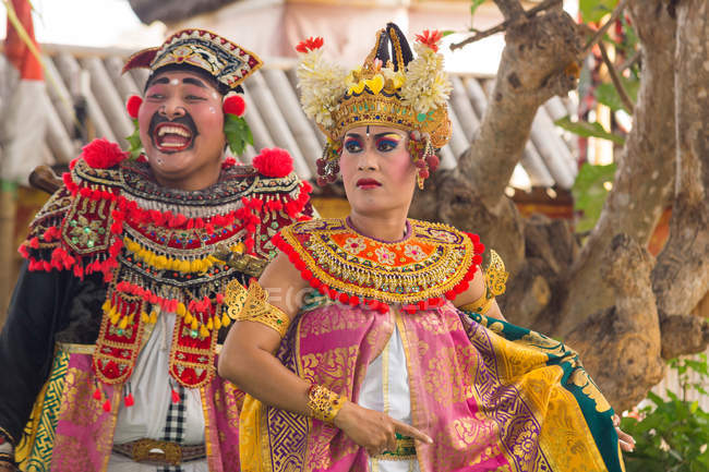 Demostración de danza tradicional cerca de Ubud, Bali, Indonesia - foto de stock