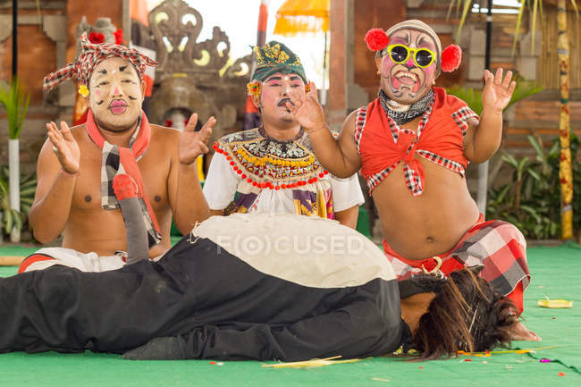 Dimostrazione di danza tradizionale vicino a Ubud, Bali, Indonesia — Foto stock