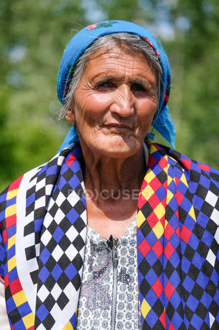 Portrait of Asian old woman with headscarf on head, Tajikistan — Stock Photo