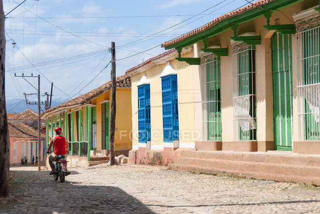 Cuba, Sancti Spritus, Trinidad, street scene — Stock Photo