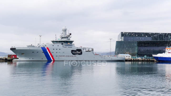 Islande, Navires dans le port de Rejkavik — Photo de stock